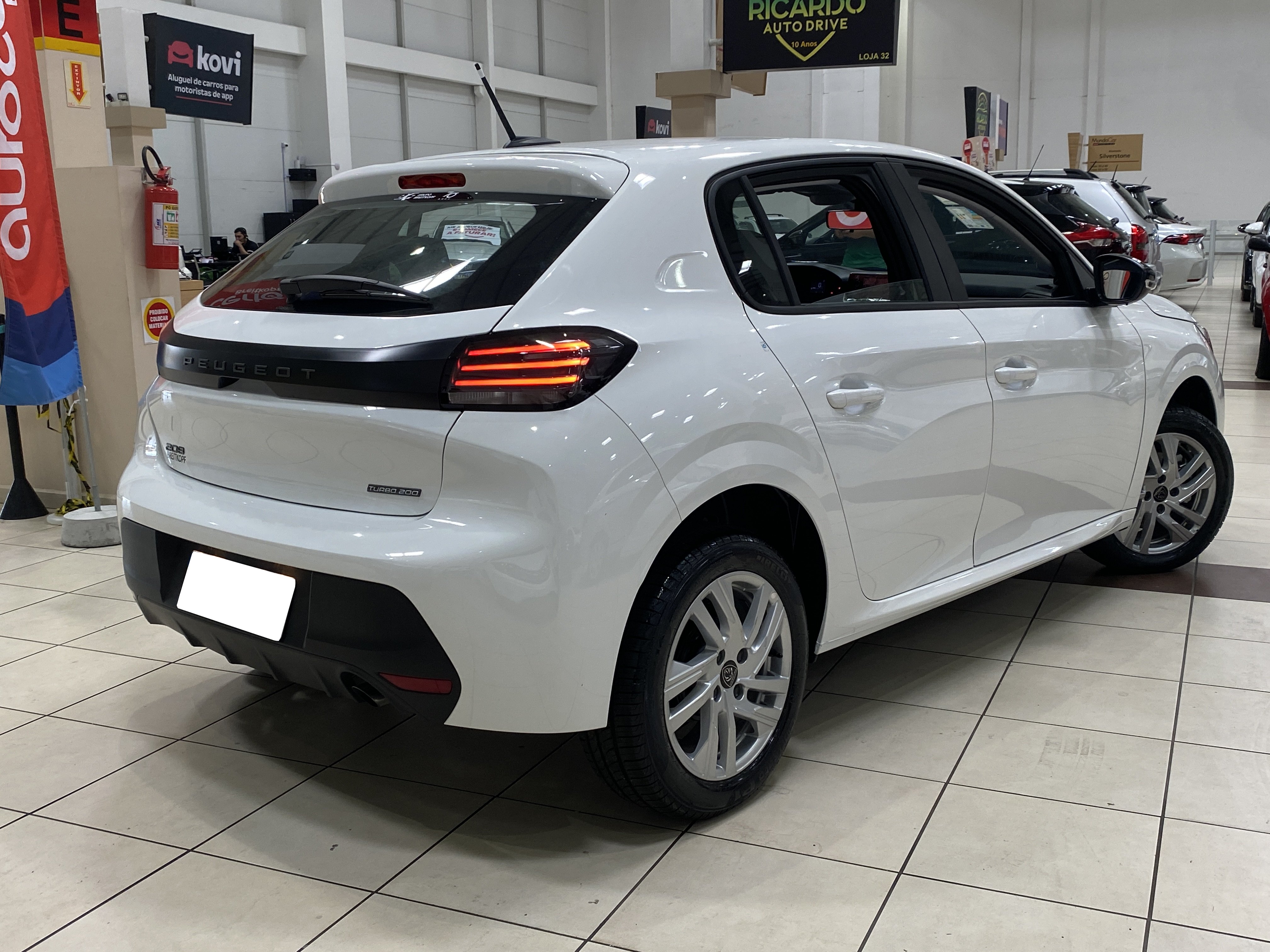 peugeot 208 active 1.0 t200 at