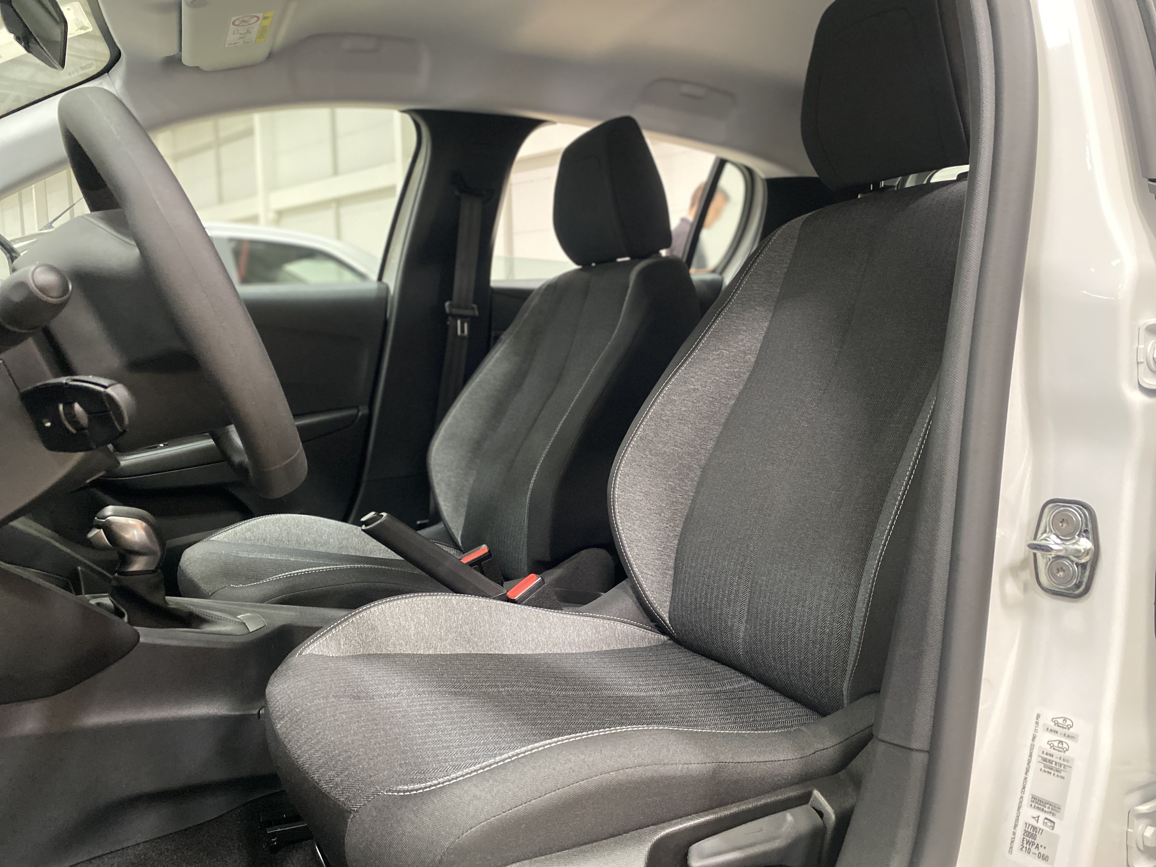 peugeot 208 active 1.0 t200 at