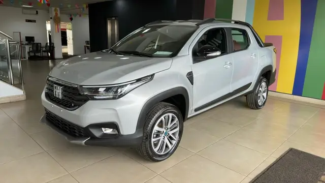 Carro Fiat Strada 2025 Volcano 1.3