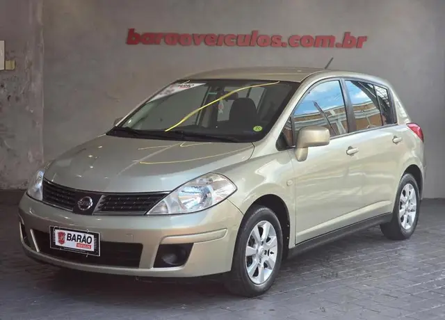 Carro Nissan Tiida 2008 S 1.8