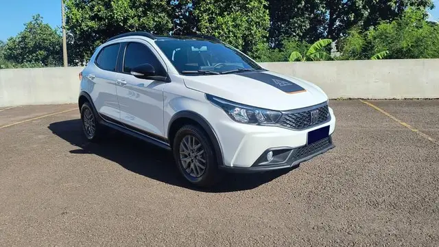 Carro Fiat Argo 2024 Trekking 1.3