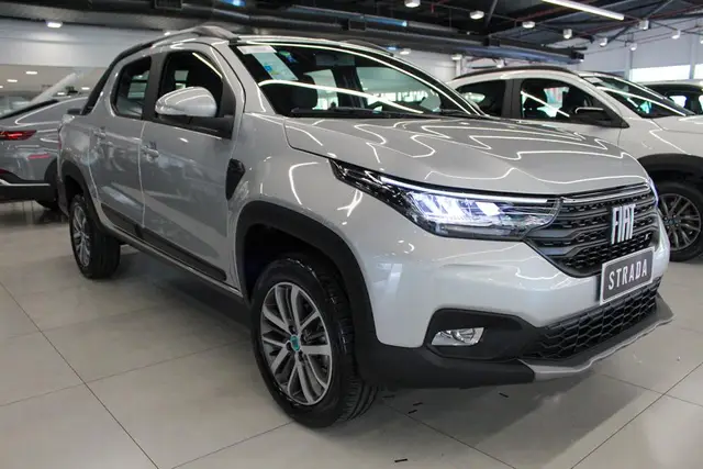 Carro Fiat Strada 2026 Volcano CD 1.3 MT