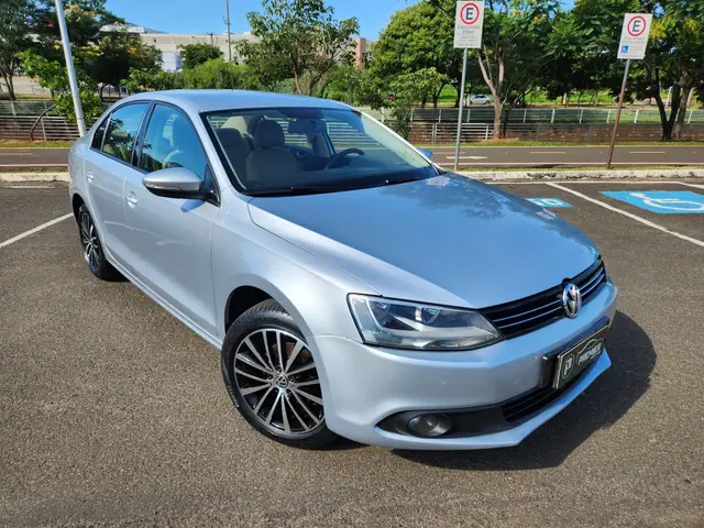 Carro Volkswagen Jetta 2014 2.0 Comfortline (Flex)