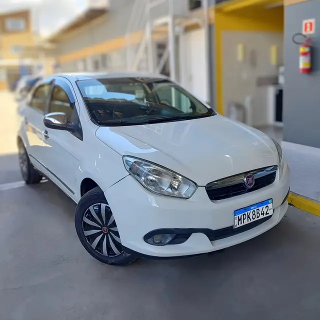 Carro Fiat Grand Siena 2017 Essence 1.6 16V (Flex)