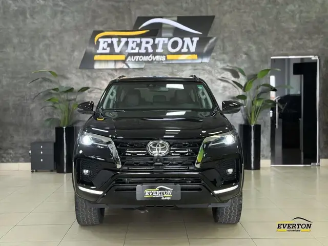 Carro Toyota SW4 2022 SRX 2.8 turbodiesel 5L 4x4 (Aut)