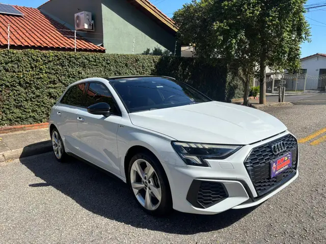Carro Audi A3 Sportback 2023 S-Line 2.0 TFSI S-tronic (Híb.)