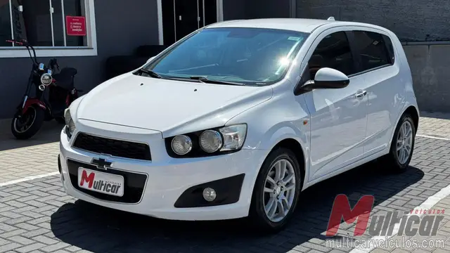 Carro Chevrolet Sonic 2014 Hatch LTZ 1.6 (Aut)