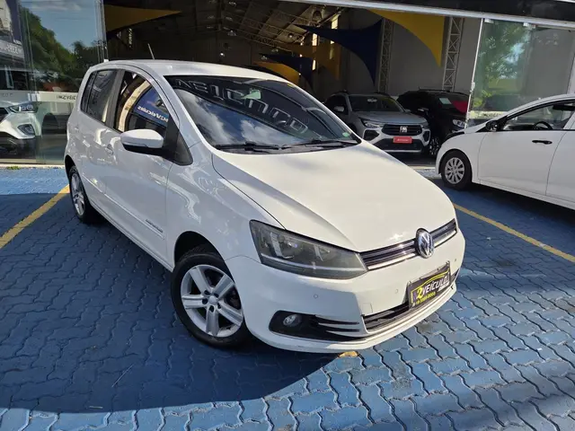 Carro Volkswagen Fox 2015 Comfortline I-Motion 1.6 MSI (Flex)