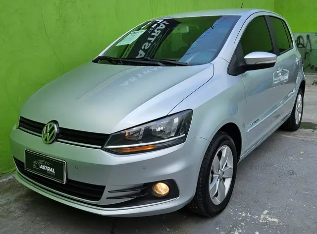 Carro Volkswagen Fox 2017 1.0 MPI Trendline (Flex)