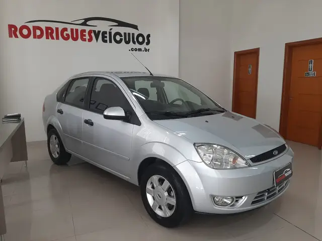 Carro Ford Fiesta Sedan 2005 1.6 (Flex)
