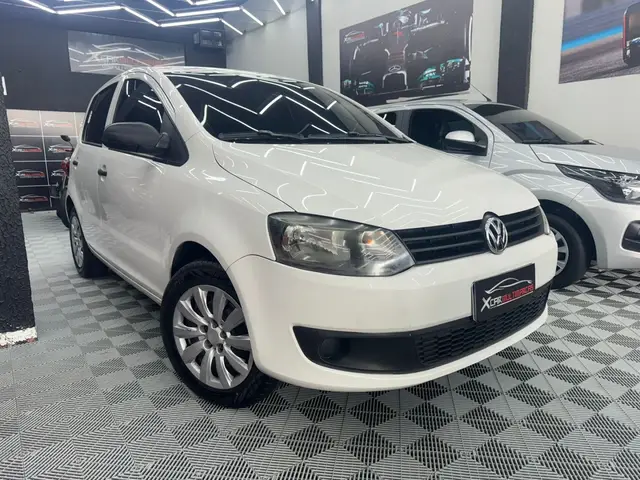 Carro Volkswagen Fox 2014 1.0 TEC (Flex) 4p