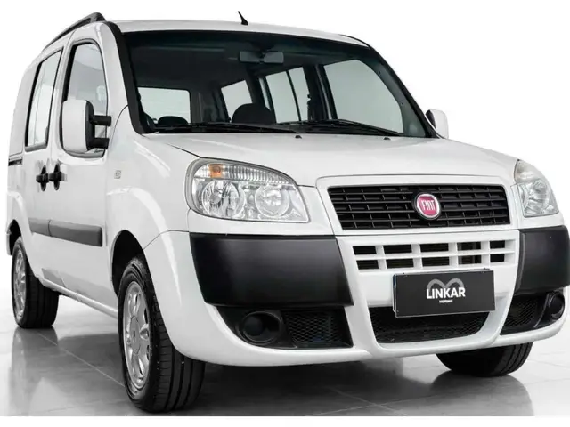 Carro Fiat Doblò 2018 Essence 1.8 7L (Flex)
