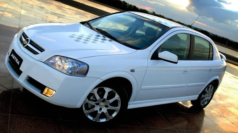 Por que a Chevrolet não usa mais os nomes Astra e Corsa no Brasil