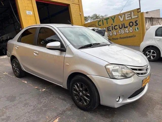 Carro Toyota Etios Sedan 2014 XS 1.5 (Flex)