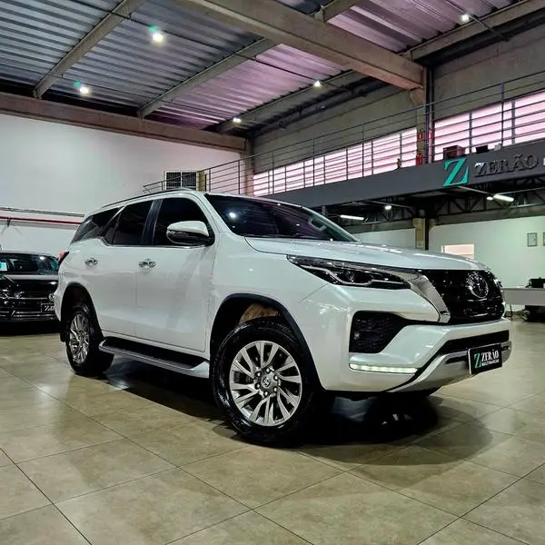 Carro Toyota Hilux SW4 2023 SRX 2.8 turbodiesel 7L 4x4 (Aut)