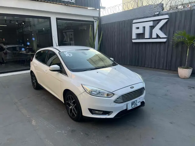 Carro Ford Focus Hatch 2016 Titanium 2.0 PowerShift