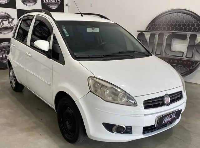 Carro Fiat Idea 2013 Attractive 1.4 8V (Flex)