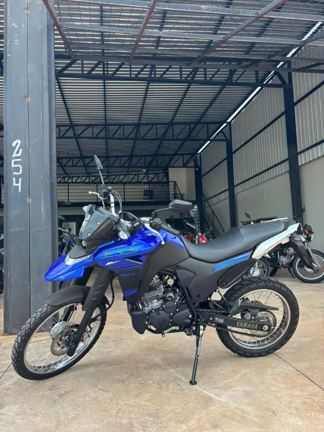 Moto Yamaha XTZ 250 Lander 2025 Connected