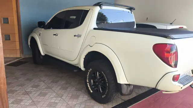 Carro Mitsubishi L200 Triton Sport 2015 3.2 DID-H HPE 4WD (Aut)