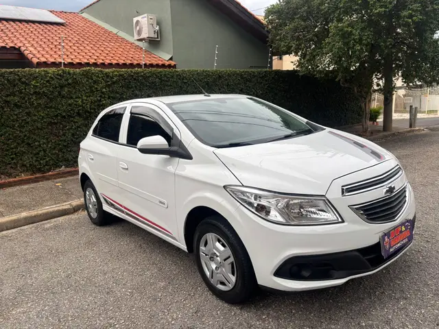Carro Chevrolet Onix 2014 1.0 LT SPE/4