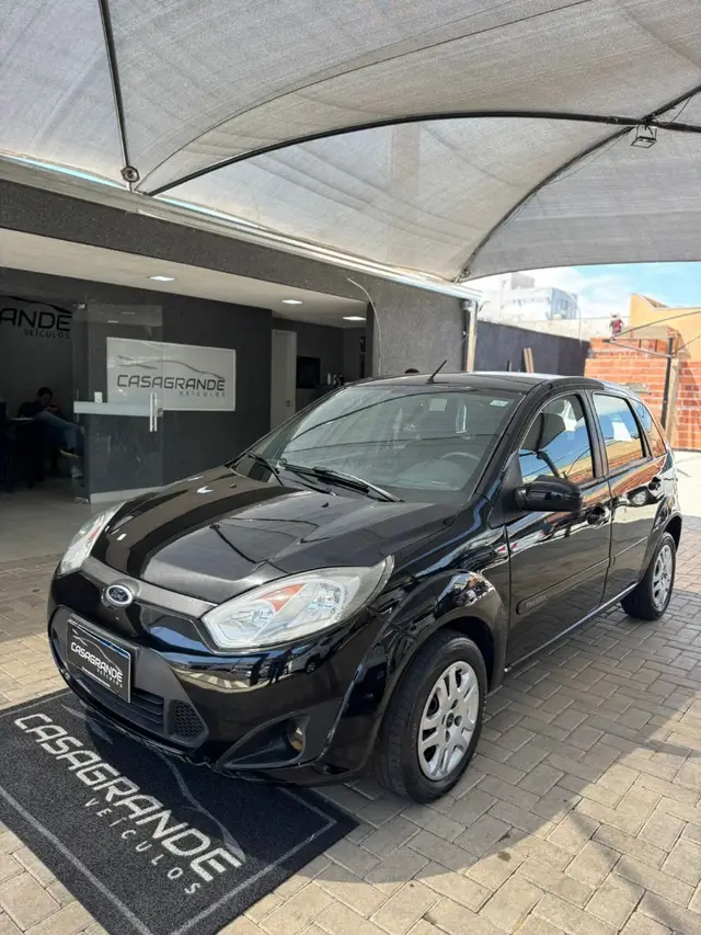 Carro Ford Fiesta Hatch 2013 Rocam 1.0 (Flex)