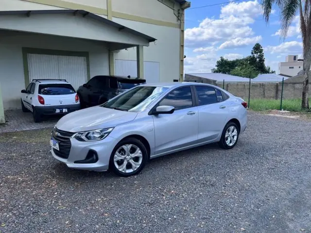 Carro Chevrolet Onix Plus 2023 LT 1.0