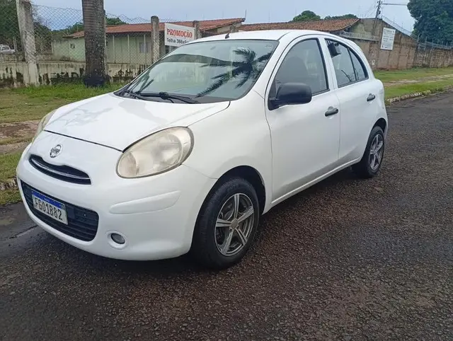 Carro Nissan March 2013 1.0 16V (Flex)