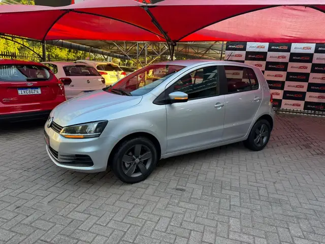 Carro Volkswagen Fox 2015 Trendline 1.0 TEC (Flex)