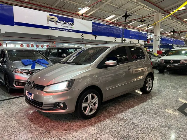 Carro Volkswagen Fox 2015 Highline I-Motion 1.6 16v MSI (Flex)