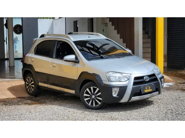 Carro Toyota Etios 2016 Cross 1.5 (Flex)