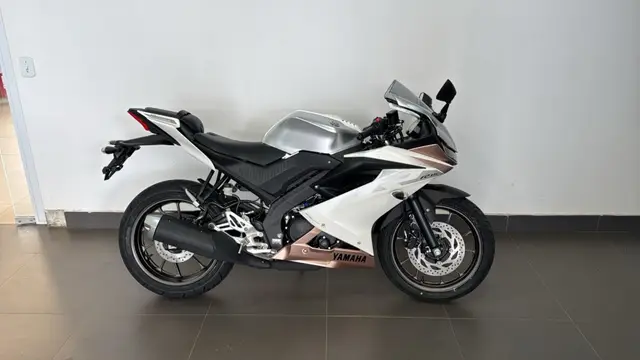Moto Yamaha YZF R15 2026 ABS