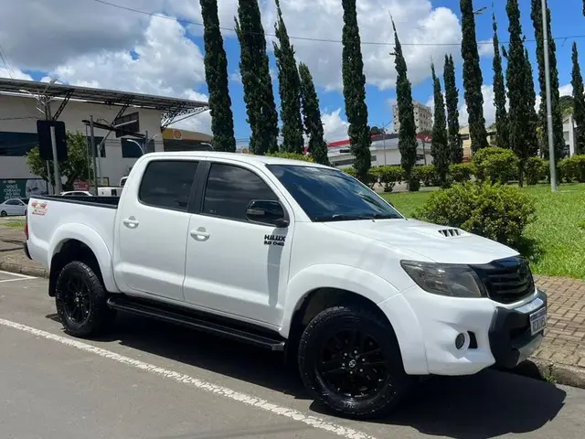 Carro Toyota Hilux SW4 2013 SRV 3.0 TDI 4X4 (5 Lugares)