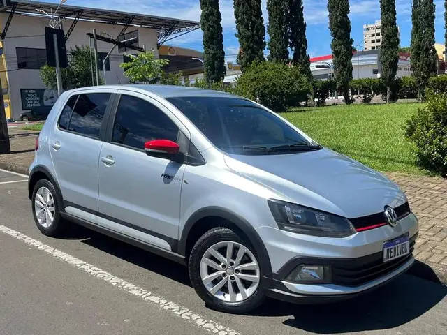 Carro Volkswagen Fox 2016 1.6 16v MSI Pepper (Flex)