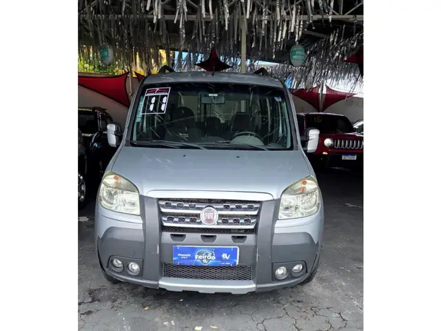 Carro Fiat Doblò 2011 Adventure Locker 1.8 16V (Flex)