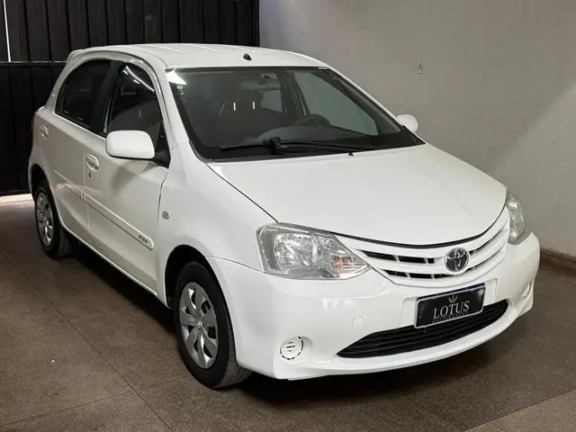 Carro Toyota Etios 2013 1.3 (Flex)