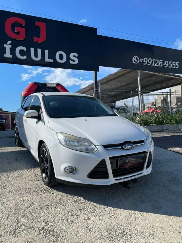 Carro Ford Focus Hatch 2014 Titanium 2.0 16V PowerShift