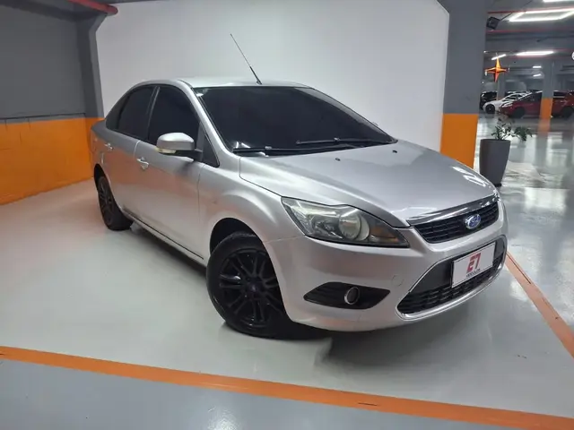 Carro Ford Focus Hatch 2009 Ghia 2.0 16V Duratec (Aut)