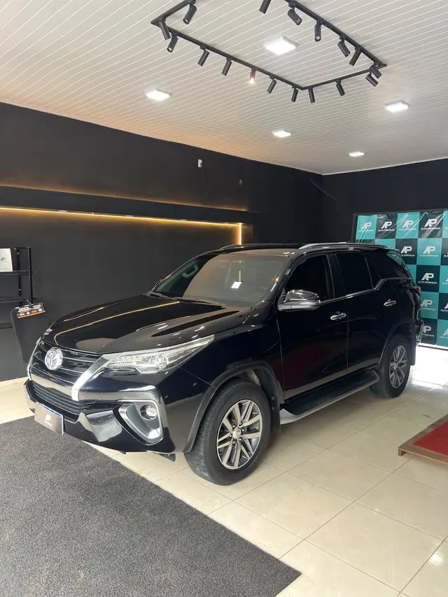 Carro Toyota SW4 2018 2.8 TDI SRX 7L 4x4 (Aut)