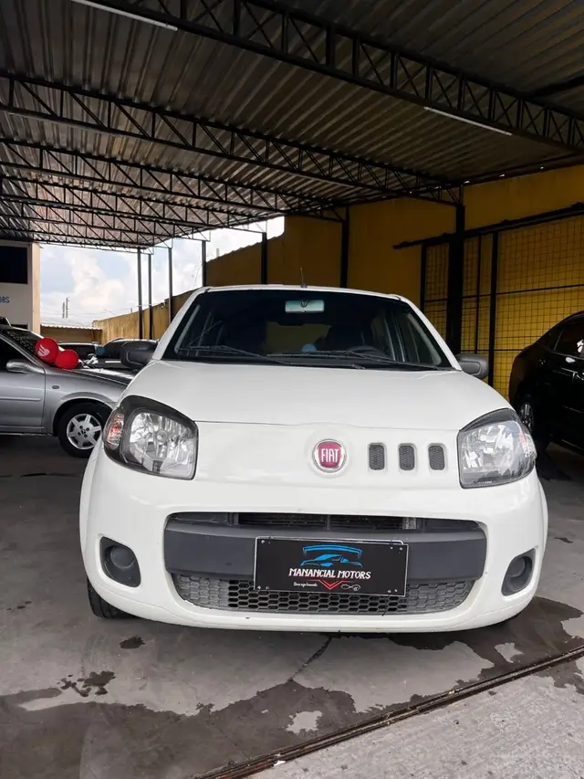 Carro Fiat Uno 2015 Vivace Celeb. 1.0 8V (Flex) 4p