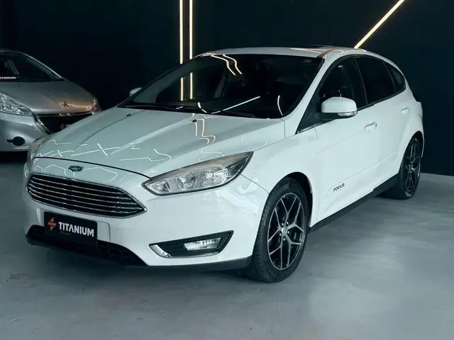 Carro Ford Focus Hatch 2017 Titanium Plus 2.0 PowerShift