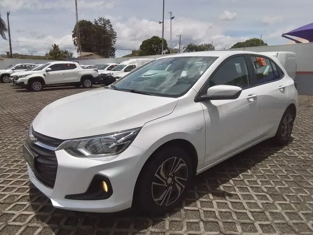 Carro Chevrolet Onix Plus 2024 LT 1.0