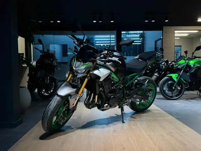 Moto Kawasaki Z 900 2026 R Edition