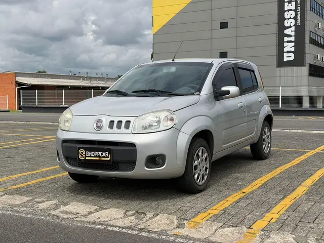 Carro Fiat Uno 2014 Vivace Celeb. 1.0 8V (Flex) 2p