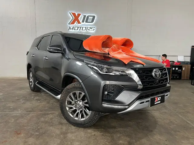 Carro Toyota SW4 2022 SRX 2.8 turbodiesel 7L 4x4 (Aut)