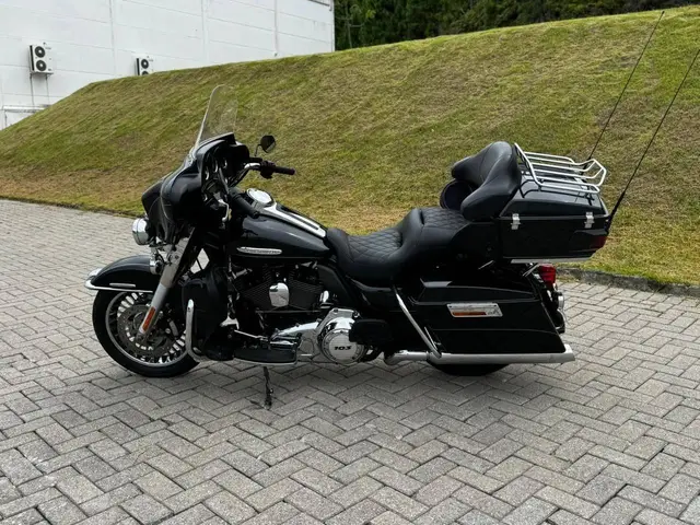 Moto Harley-Davidson Electra Glide 2013 ELECTRA GLIDE ULTRA LIMITED FLHTK