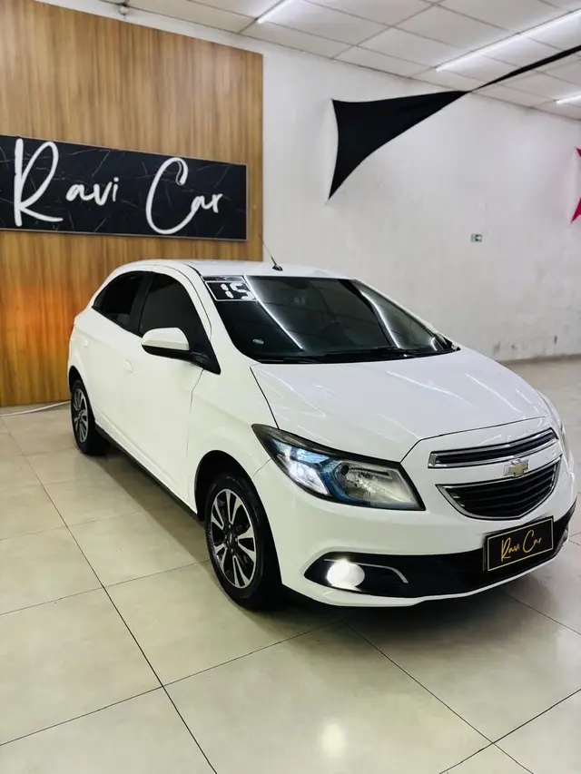 Carro Chevrolet Onix 2015 1.4 LTZ SPE/4 (Aut)