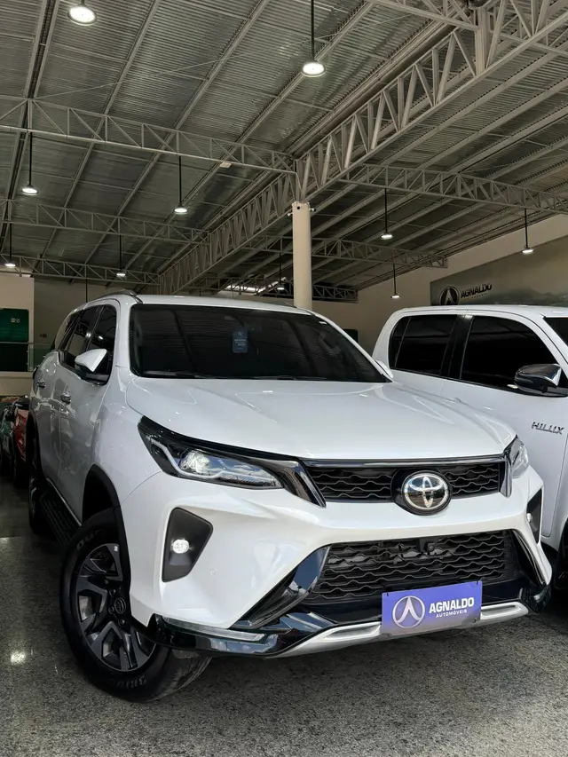 Carro Toyota SW4 2024 SRX Platinum 2.8 Turbodiesel 4x4 (Aut.) (7 Lugares)