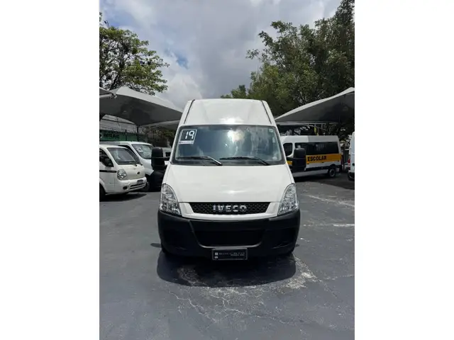 Carro Iveco Daily Furgão 2019 Daily City 30S13 Gran Furgone (Diesel)