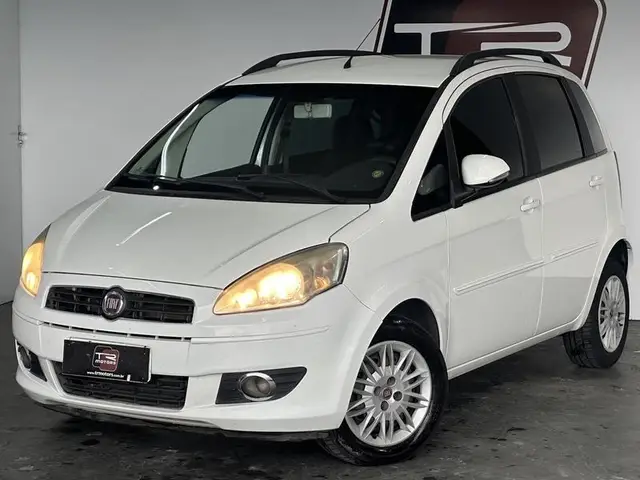 Carro Fiat Idea 2013 Attractive 1.4 8V (Flex)