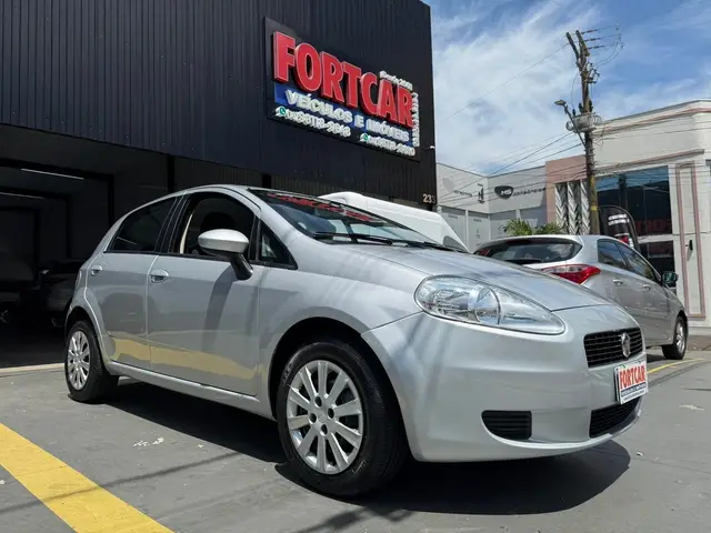 Carro Fiat Punto 2011 Attractive 1.4 (Flex)